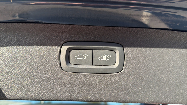 Volvo XC90 2.0 B5D [235] Plus Dark 5dr AWD Geartronic Diesel Estate